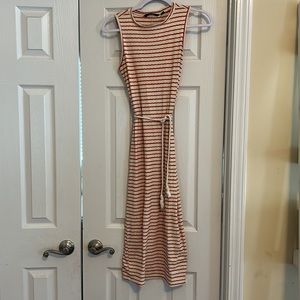 Sleeveless maxi dress